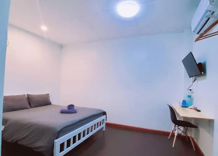 Cozy @khaosan Road Hotel 2*